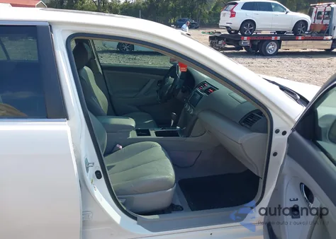 2007 Toyota Camry Le z USA, uszkodzony, nr VIN JTNBE46K973056324